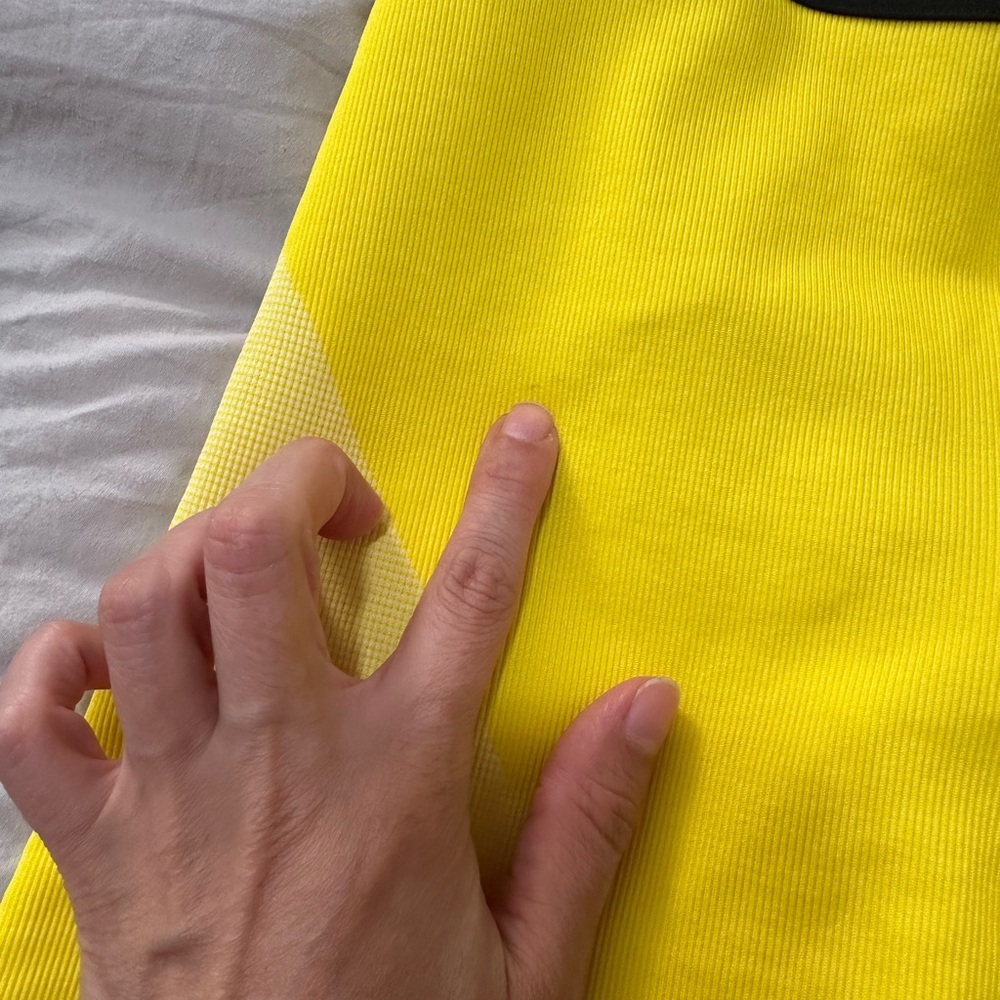 Fabletics Workout Outfit - Picture 3 of 13